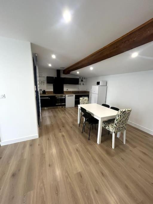 Cocon Chaleureux Au Coeur De Mirepoix Apartment Mirepoix  Bagian luar foto
